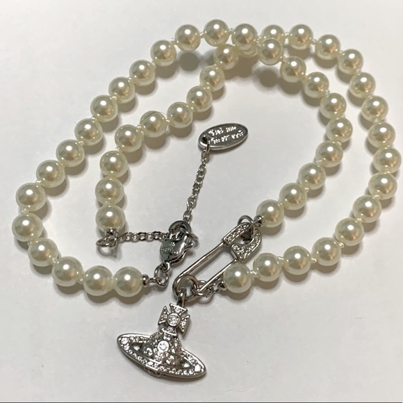 Sold out Vivienne Westwood pearl silver logo 16” necklace - Picture 4 of 11